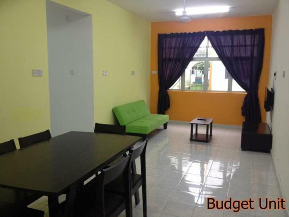 Bistari Homestay Parit Raja Uthm Экстерьер фото